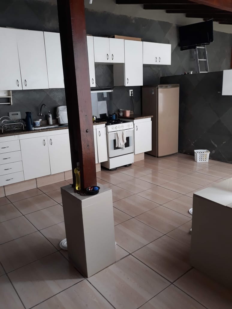 Casa à venda com 3 quartos, 300m² - Foto 1