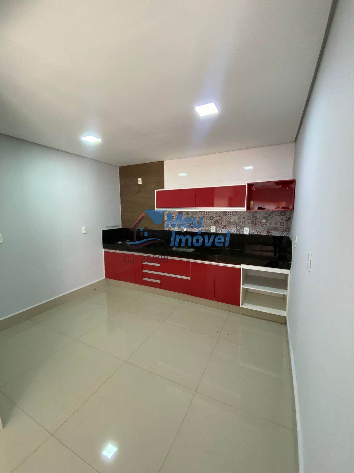 Casa à venda com 4 quartos, 300m² - Foto 2