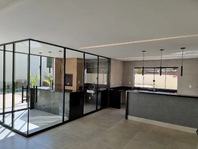 Casa à venda com 3 quartos, 340m² - Foto 2