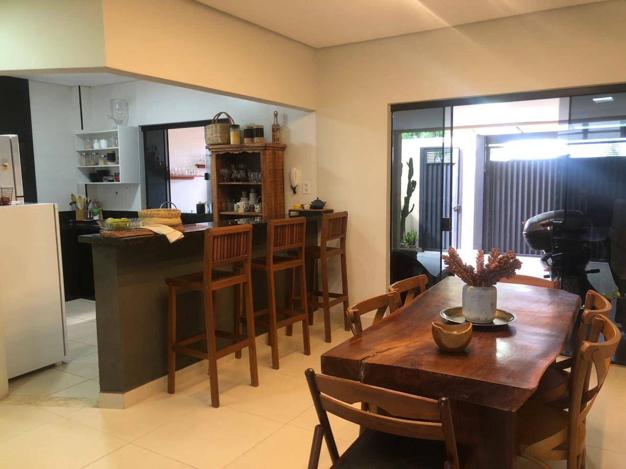 Casa à venda com 2 quartos, 180m² - Foto 1