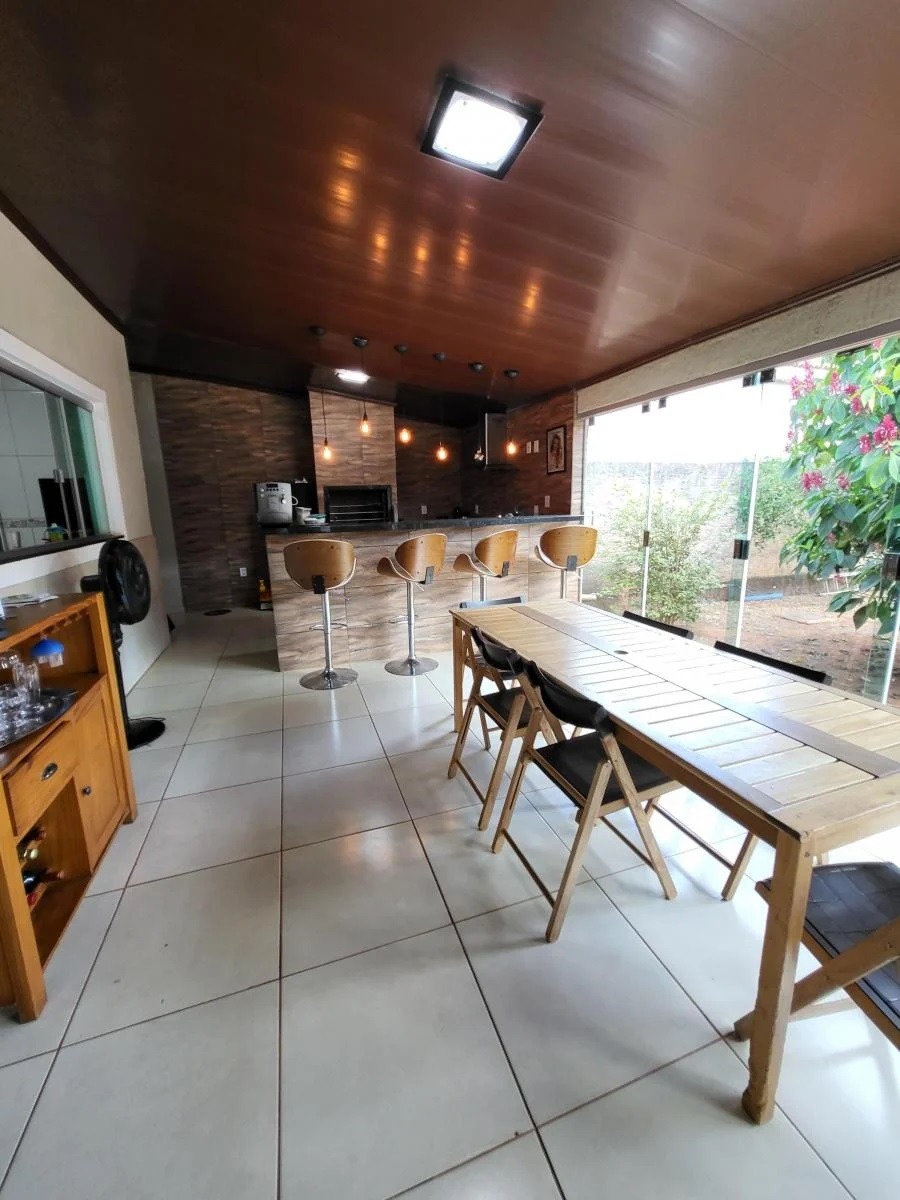 Casa à venda com 3 quartos, 350m² - Foto 2