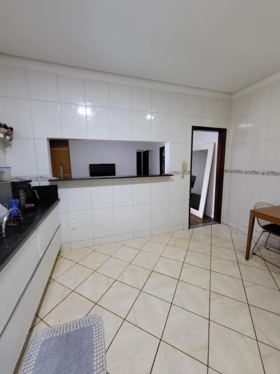 Casa à venda com 3 quartos, 350m² - Foto 9