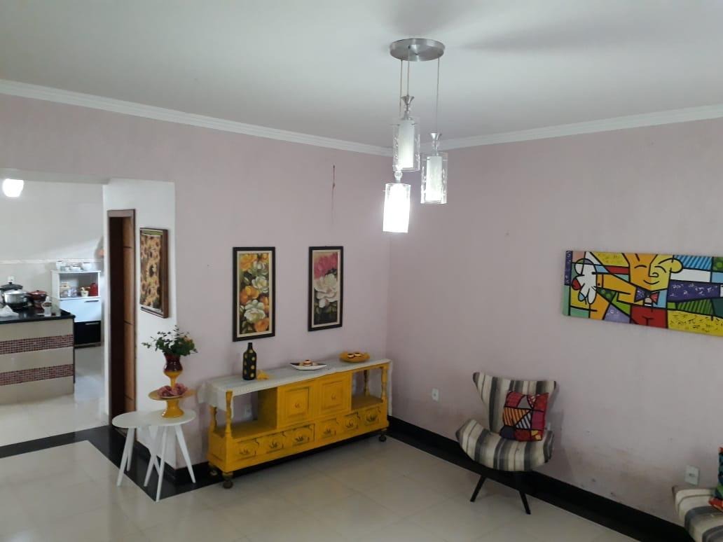 Casa à venda com 3 quartos, 420m² - Foto 1