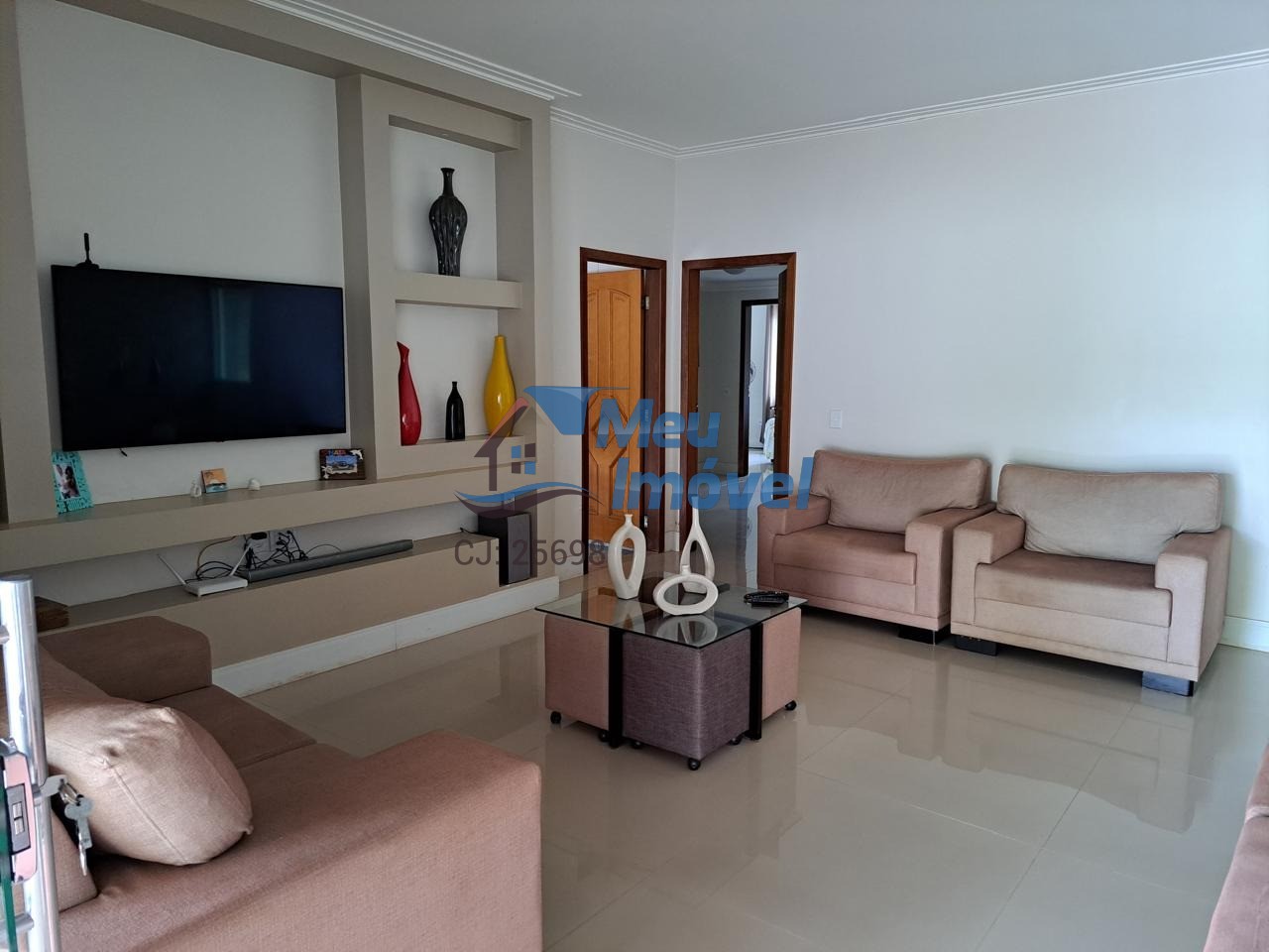 Casa à venda com 4 quartos, 284m² - Foto 2