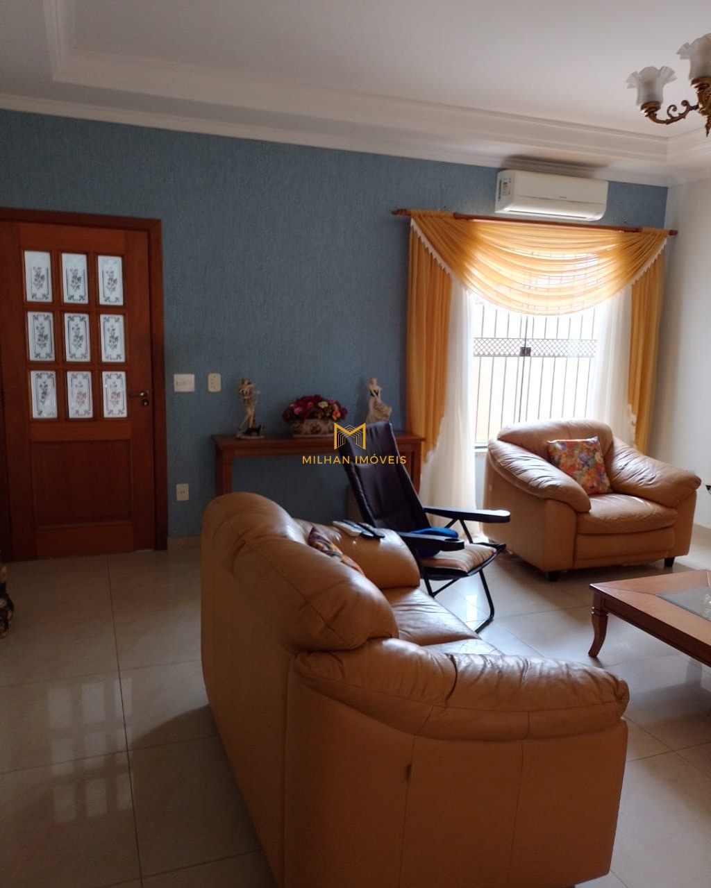 Casa à venda com 3 quartos, 235m² - Foto 2