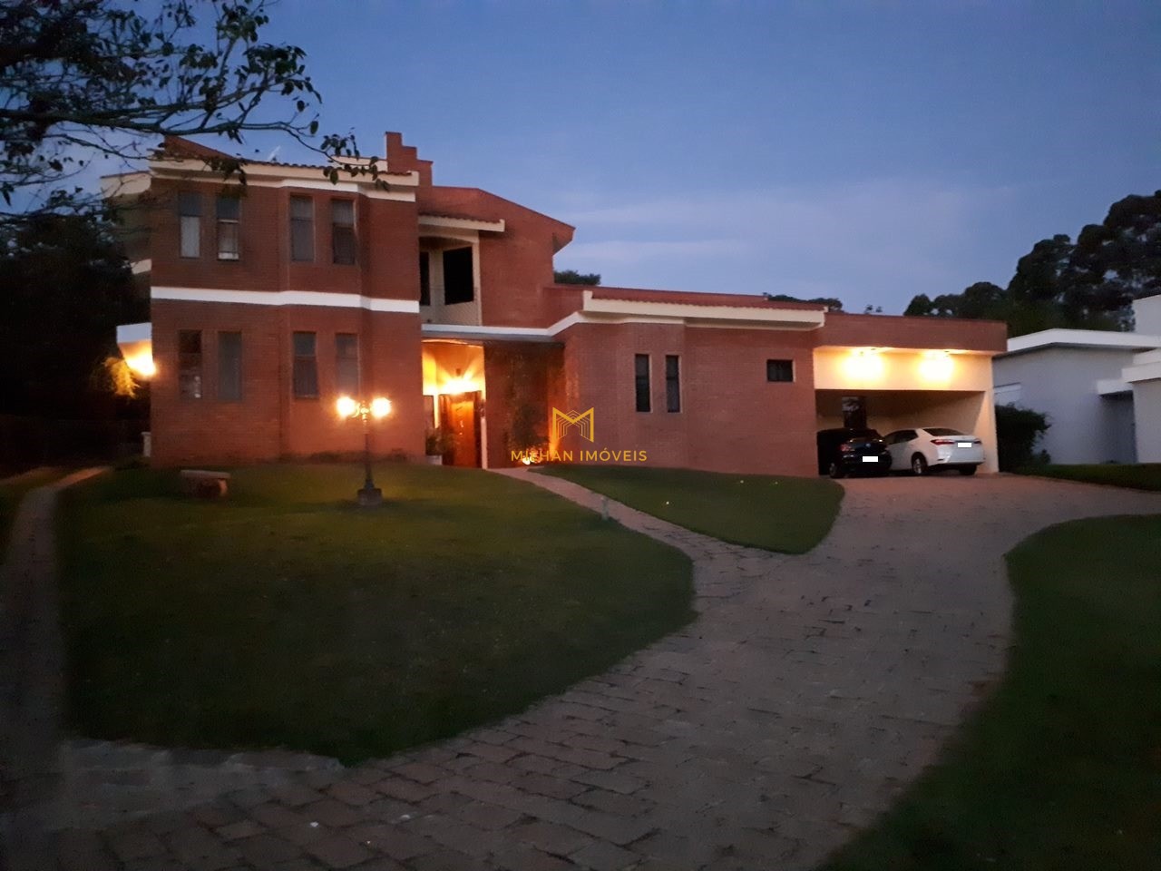 Casa de Condomínio à venda com 4 quartos, 450m² - Foto 2