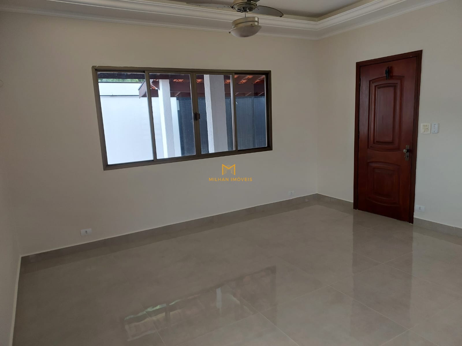 Casa à venda com 3 quartos, 288m² - Foto 2