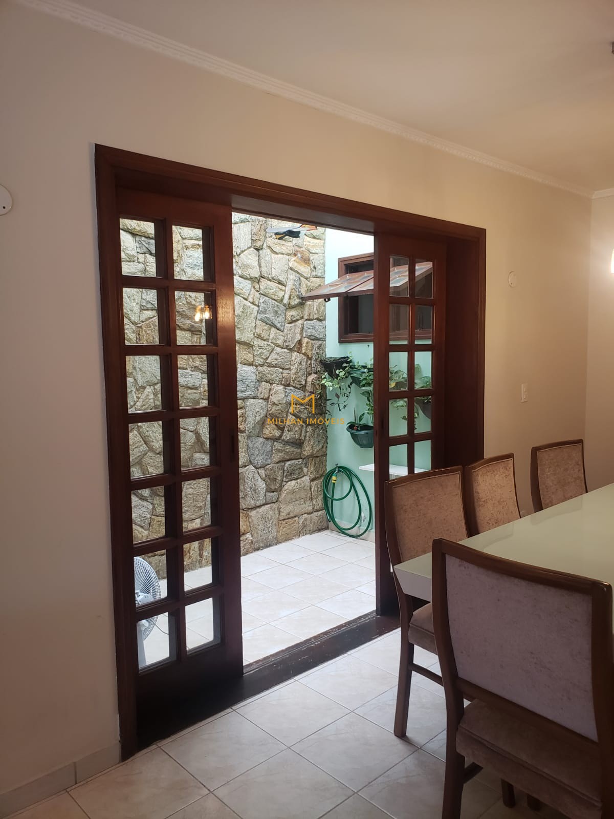 Casa à venda com 3 quartos, 213m² - Foto 3