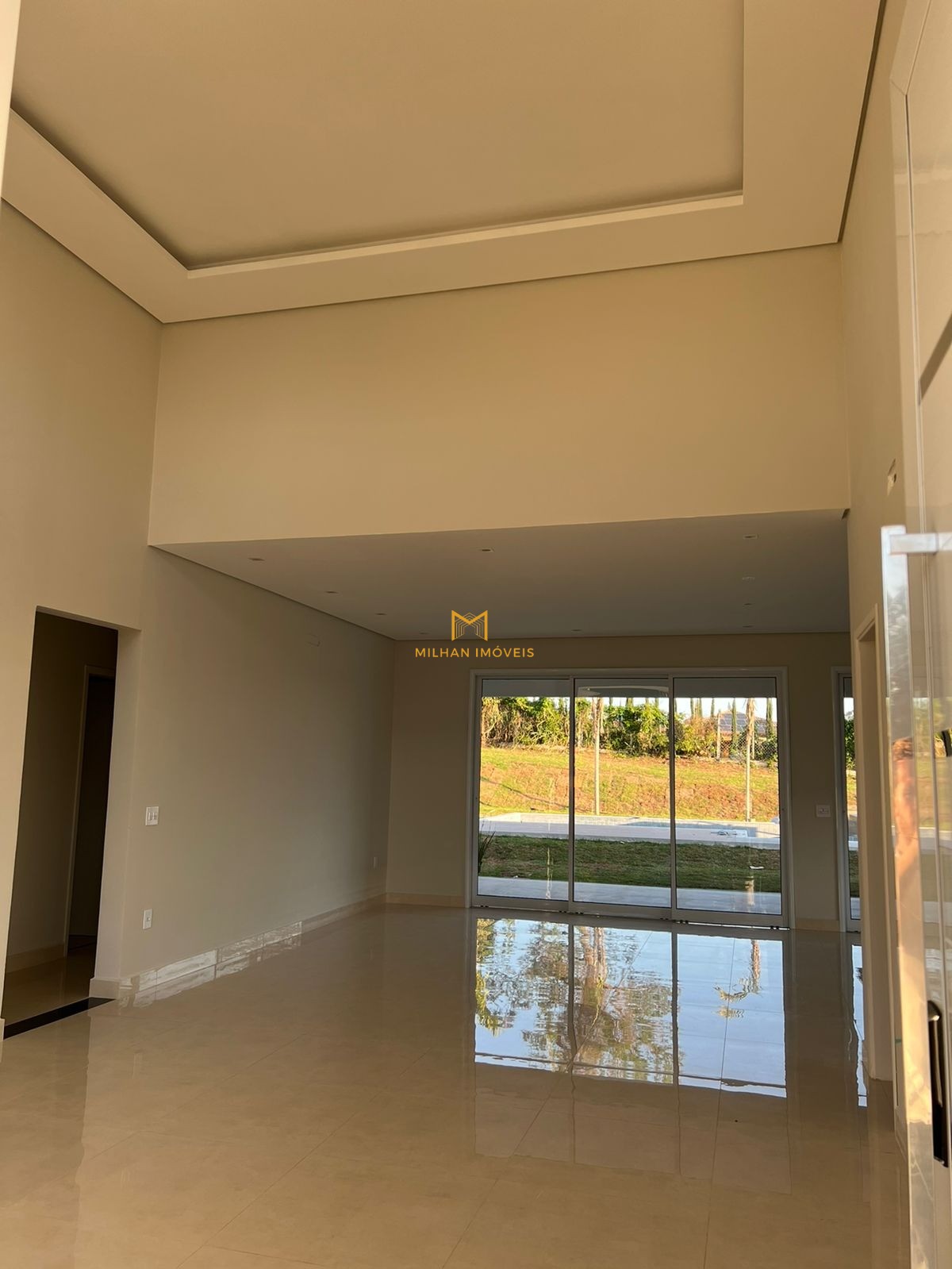 Casa à venda com 3 quartos, 1000m² - Foto 2