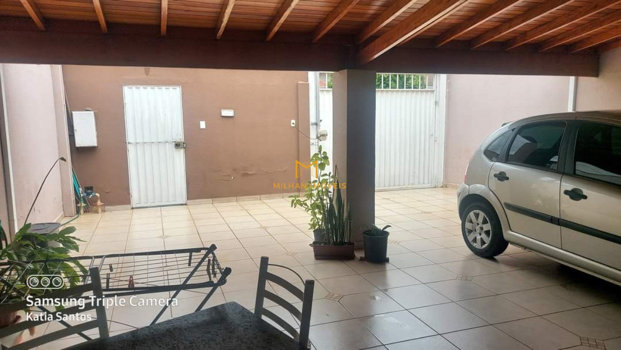 Casa à venda com 2 quartos, 125m² - Foto 1