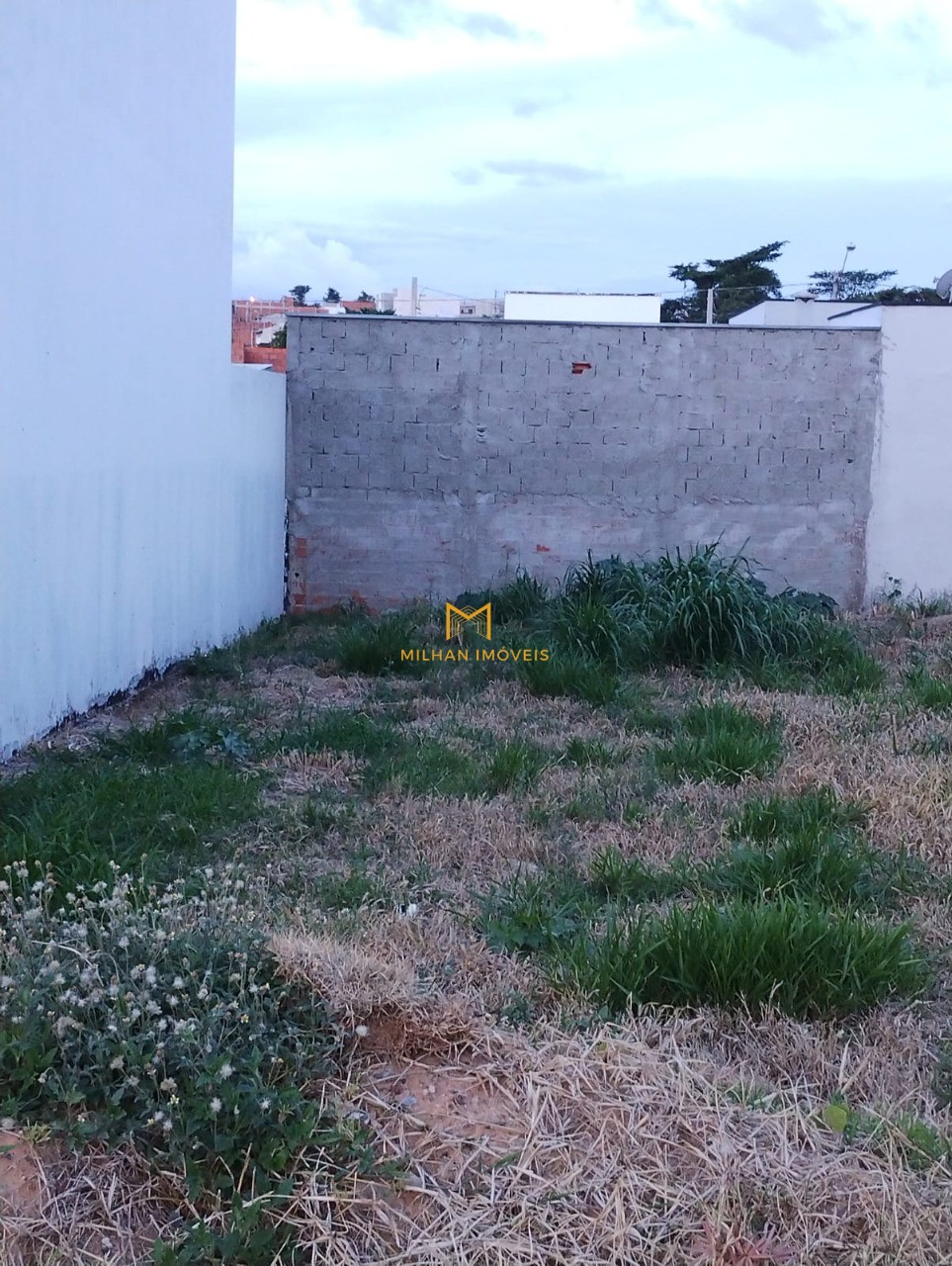 Terreno à venda, 180m² - Foto 1