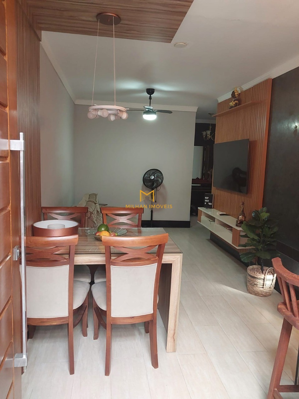 Casa à venda com 2 quartos, 130m² - Foto 1