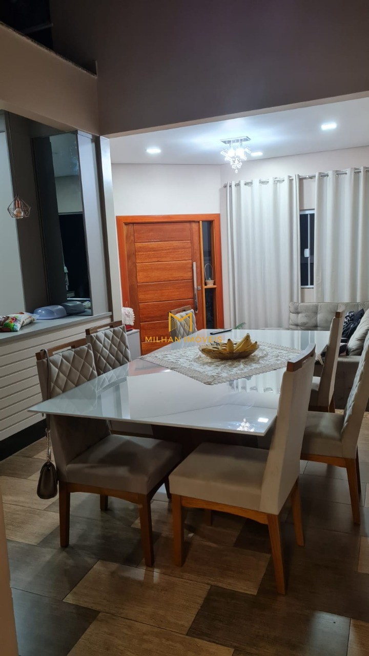 Casa à venda com 4 quartos, 150m² - Foto 1