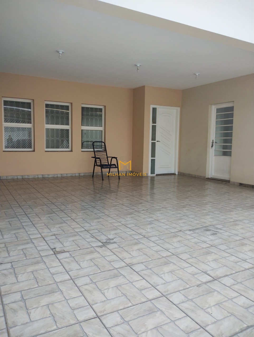 Casa à venda com 3 quartos, 300m² - Foto 1