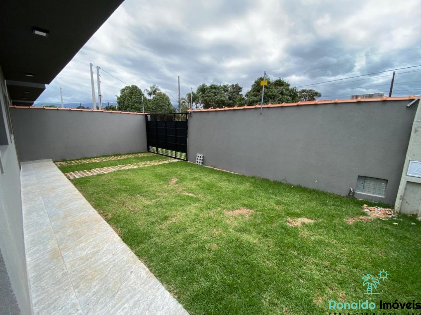 Casa à venda com 2 quartos, 80m² - Foto 4