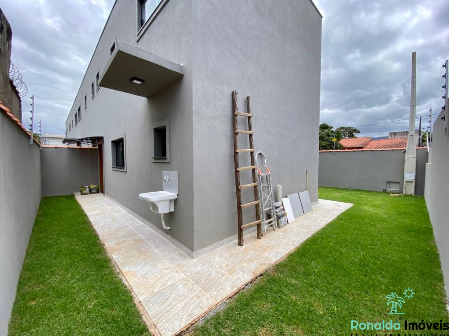 Casa à venda com 2 quartos, 80m² - Foto 3