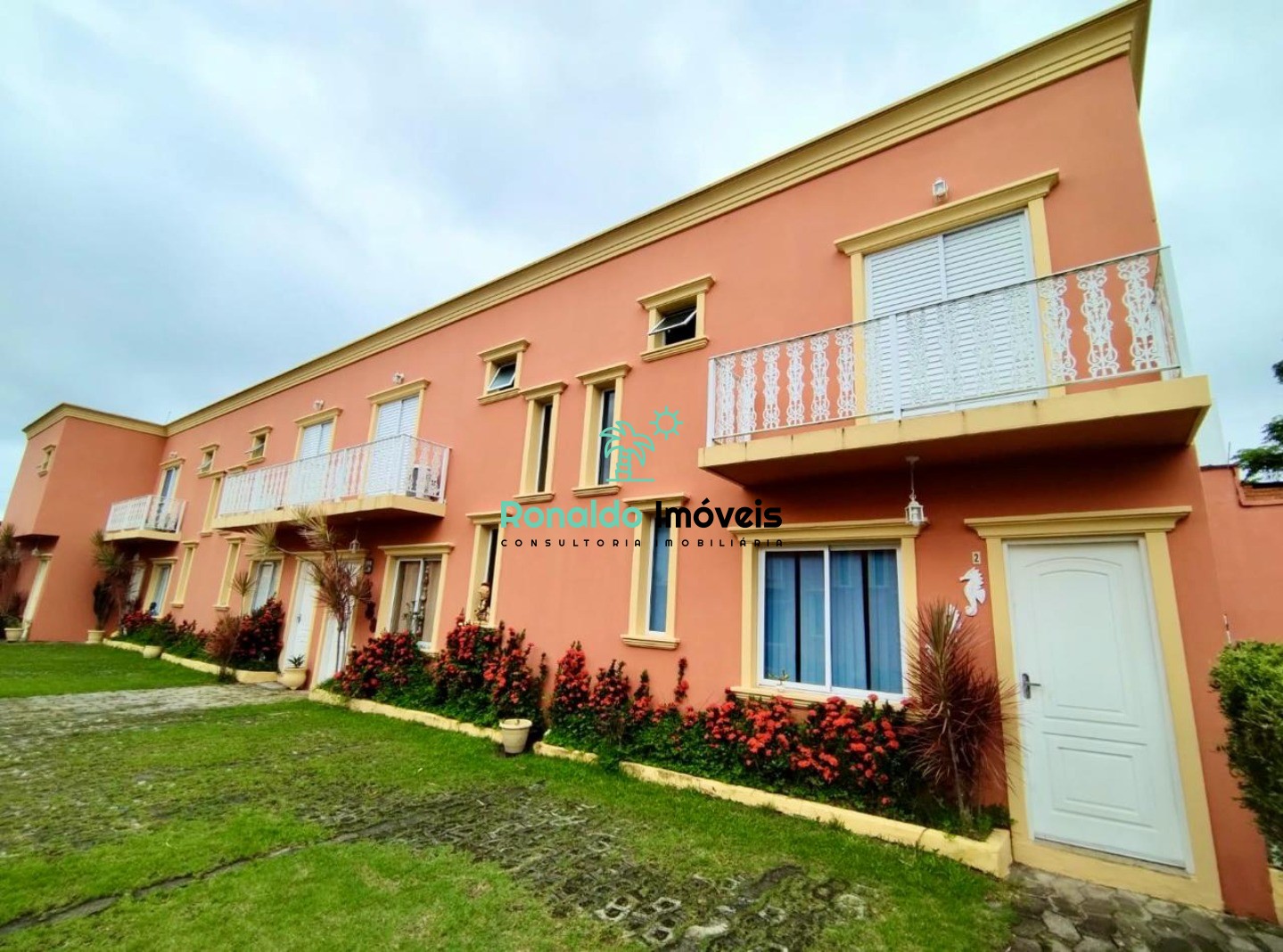 Oportunidade! Lindo Sobrado em Condomínio 3 Dorm (2 suítes) no Centro de Bertioga