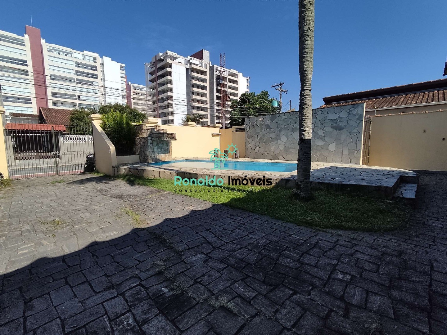 Casa à venda com 3 quartos, 180m² - Foto 1