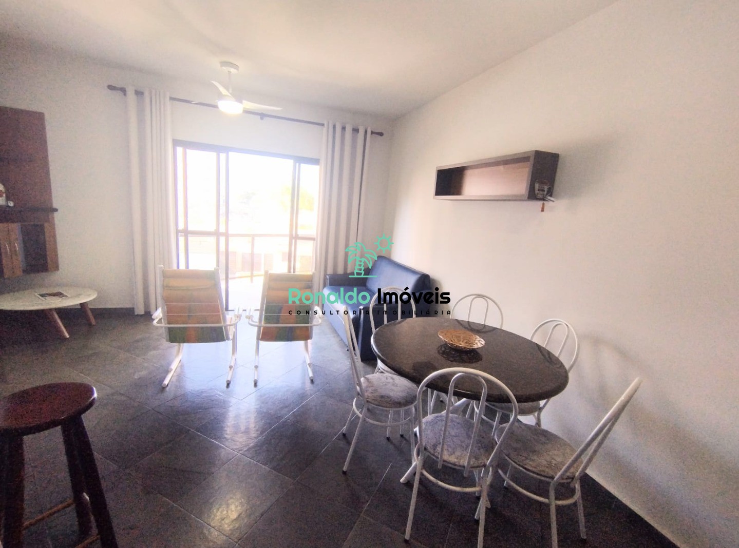 Apartamento à venda com 2 quartos, 70m² - Foto 3