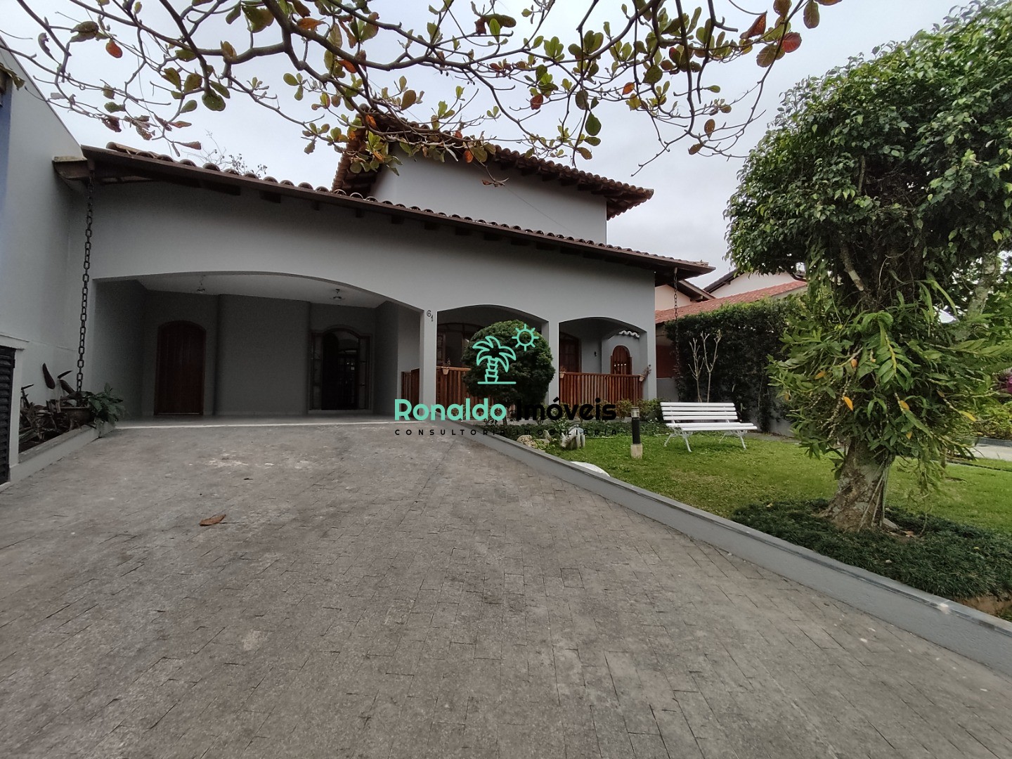 Oportunidade!!! Linda Casa de Alto Padrão em Condomínio Fechado apenas 3 quadras da praia 4 Dorm (3 suítes) no Maitinga em Bertioga