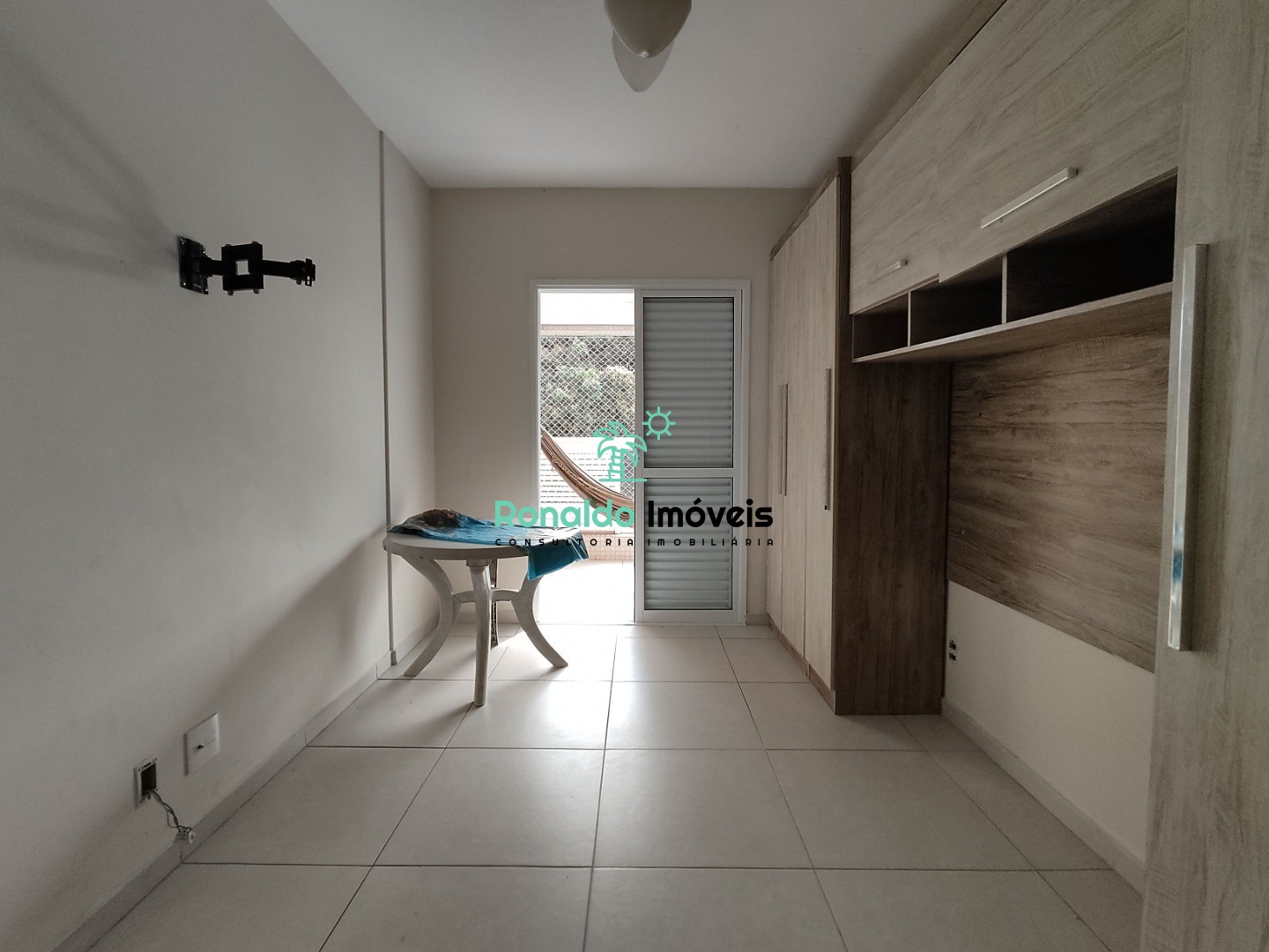 Apartamento à venda com 2 quartos, 79m² - Foto 2