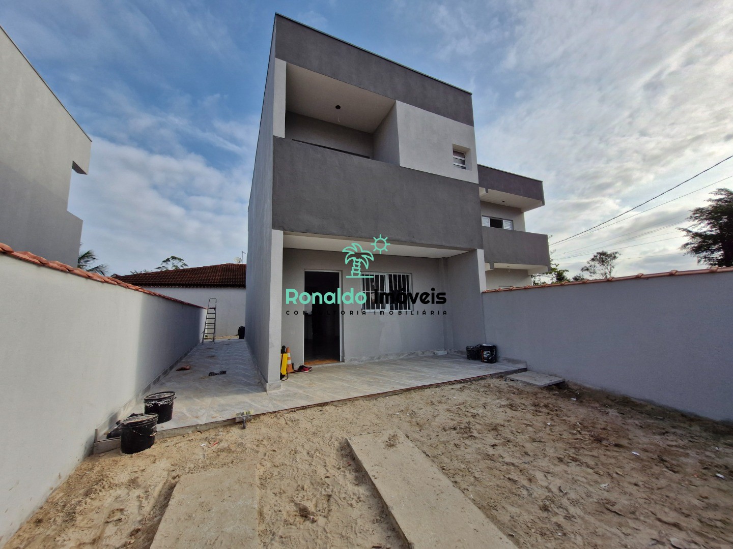 Casa à venda com 2 quartos, 105m² - Foto 1