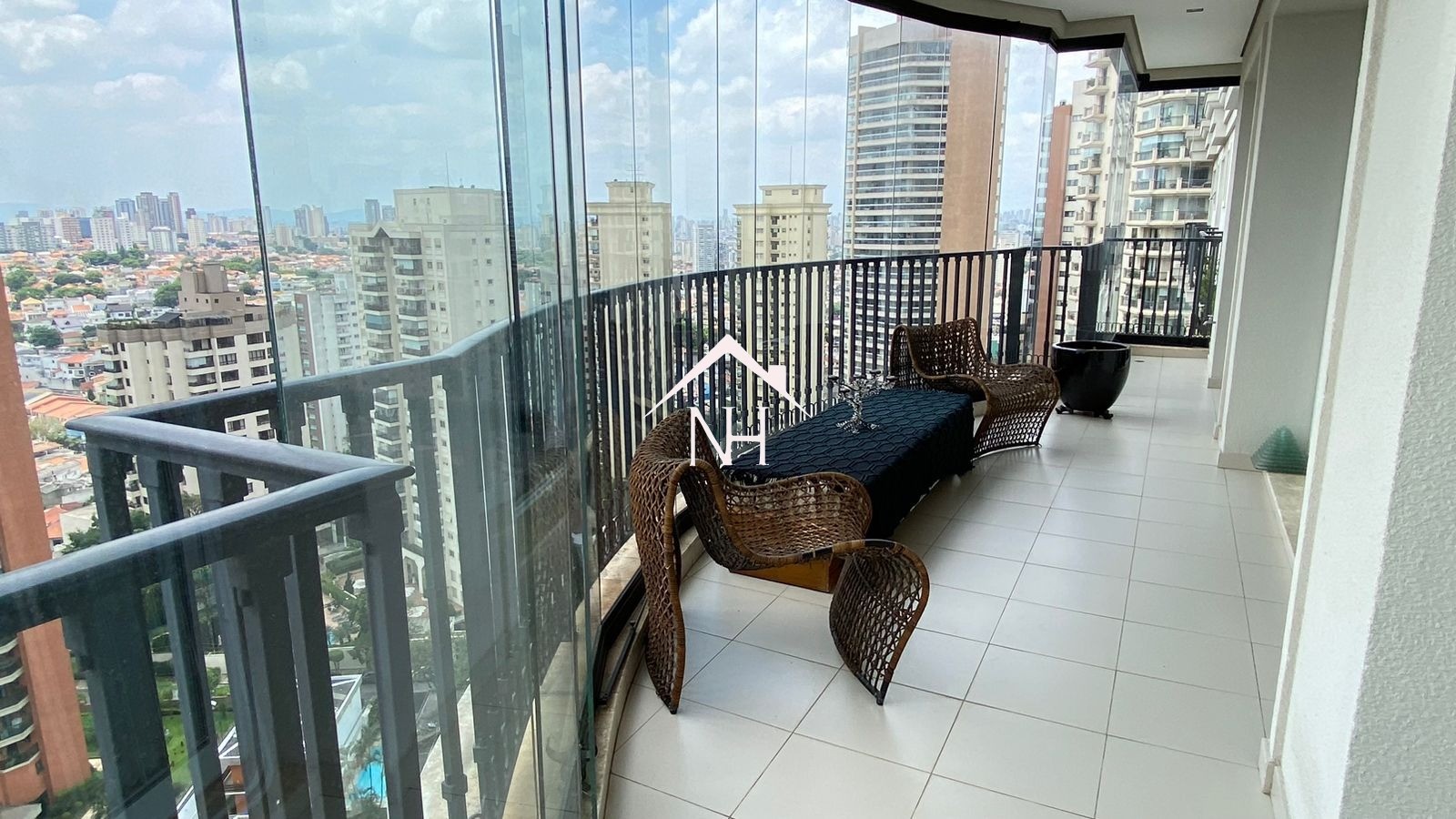 Apartamento à venda com 3 quartos, 350m² - Foto 1