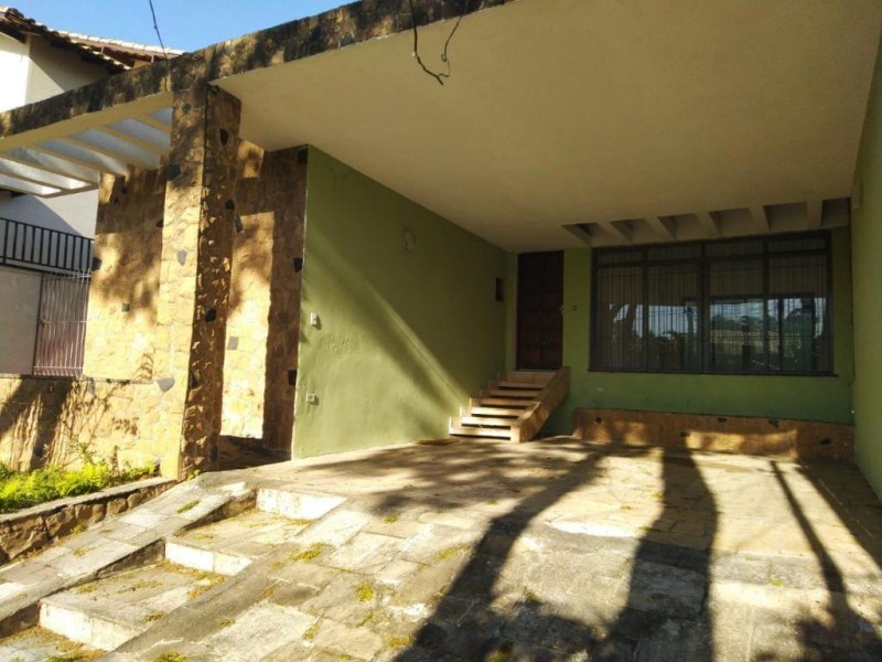 Casa à venda com 3 quartos, 340m² - Foto 7