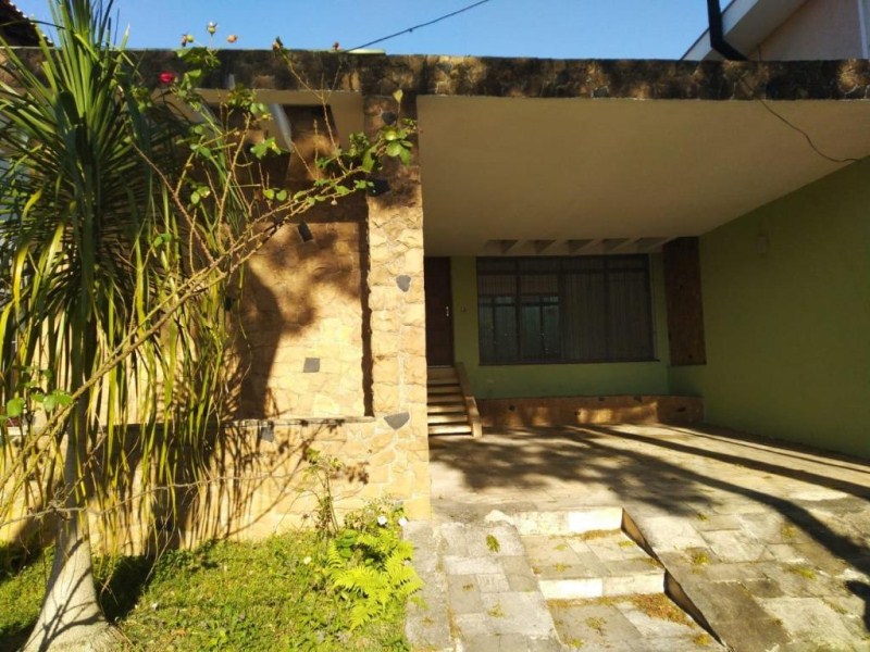 Casa à venda com 3 quartos, 340m² - Foto 2