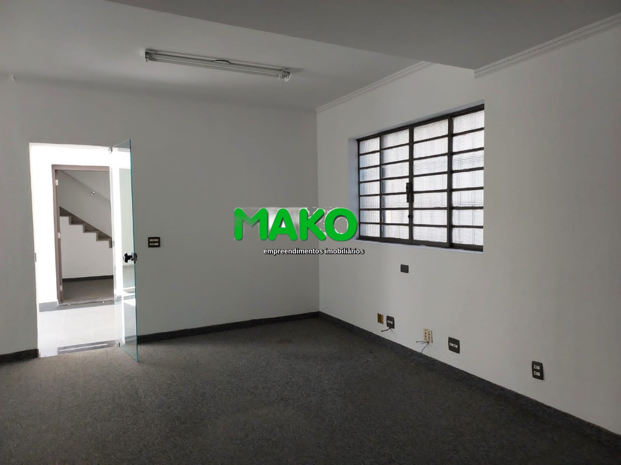 Casa Comercial para alugar com 8 quartos, 300m² - Foto 18