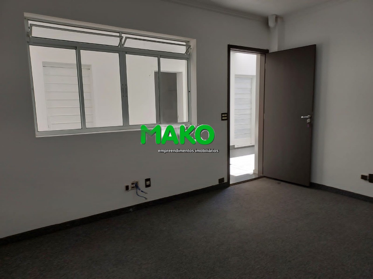 Casa Comercial para alugar com 8 quartos, 300m² - Foto 2