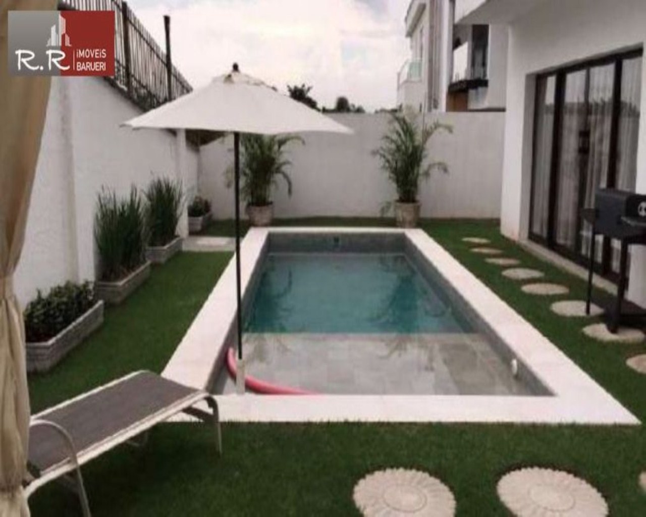 Casa à venda com 4 quartos, 400m² - Foto 1