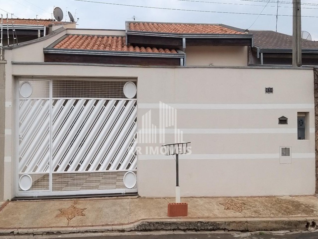 Casa à venda com 2 quartos, 160m² - Foto 1