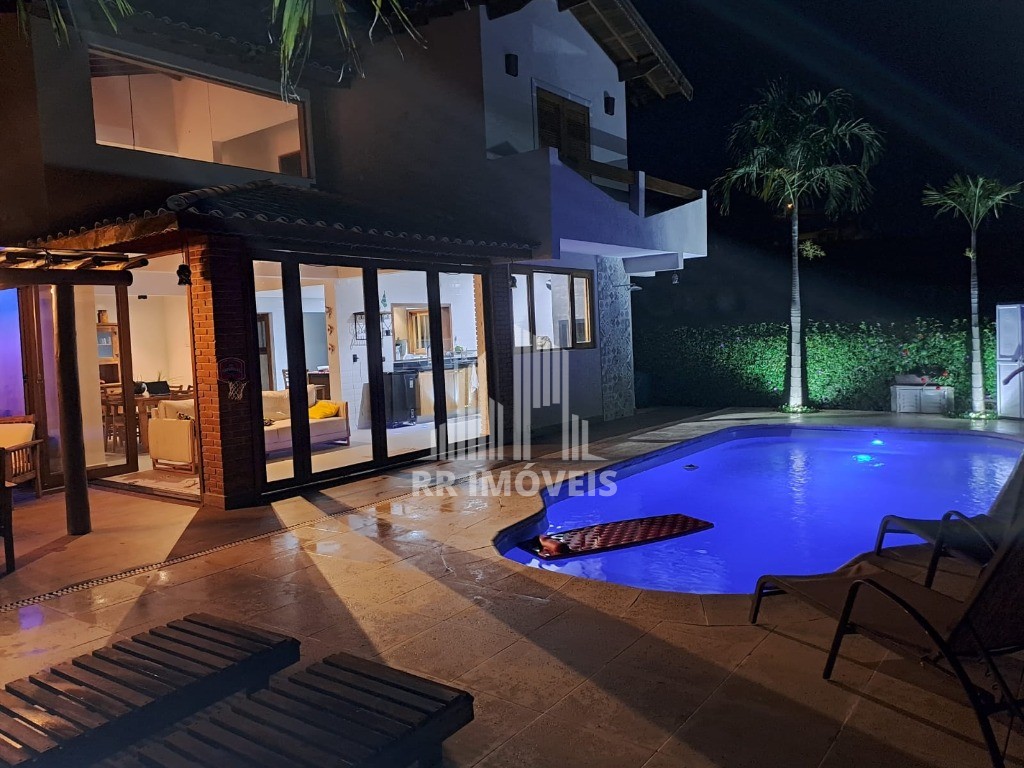 Casa à venda com 3 quartos, 150m² - Foto 1