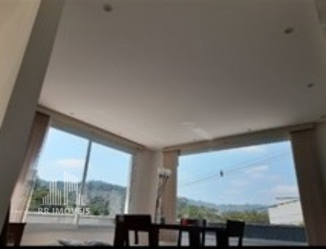 Casa à venda com 4 quartos, 390m² - Foto 4