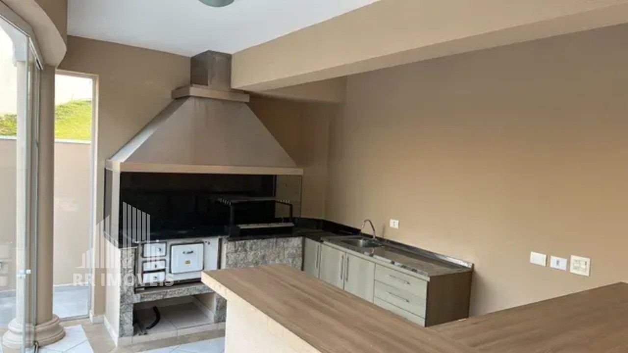 Casa à venda com 4 quartos, 323m² - Foto 2