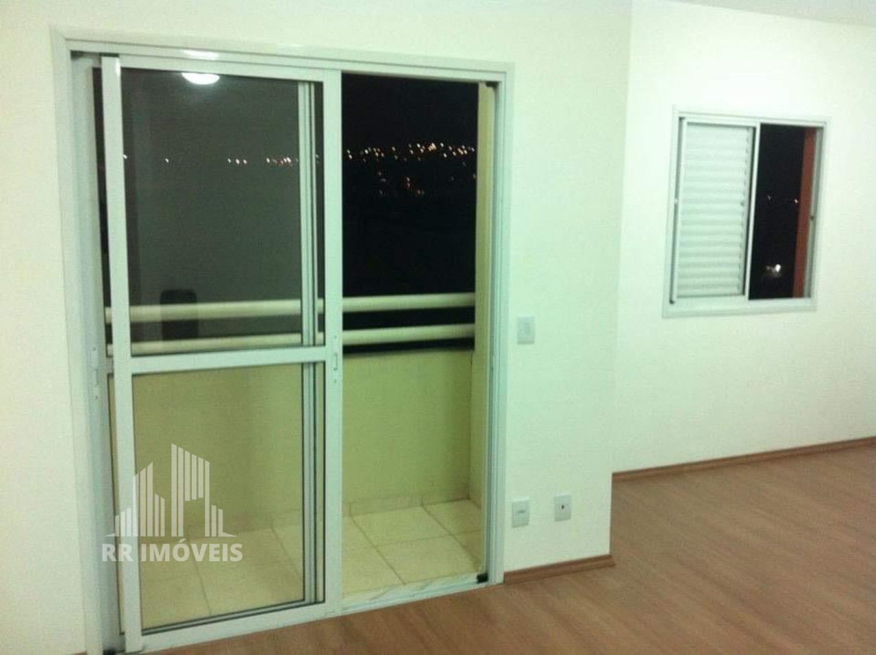 Apartamento à venda com 2 quartos, 73m² - Foto 1