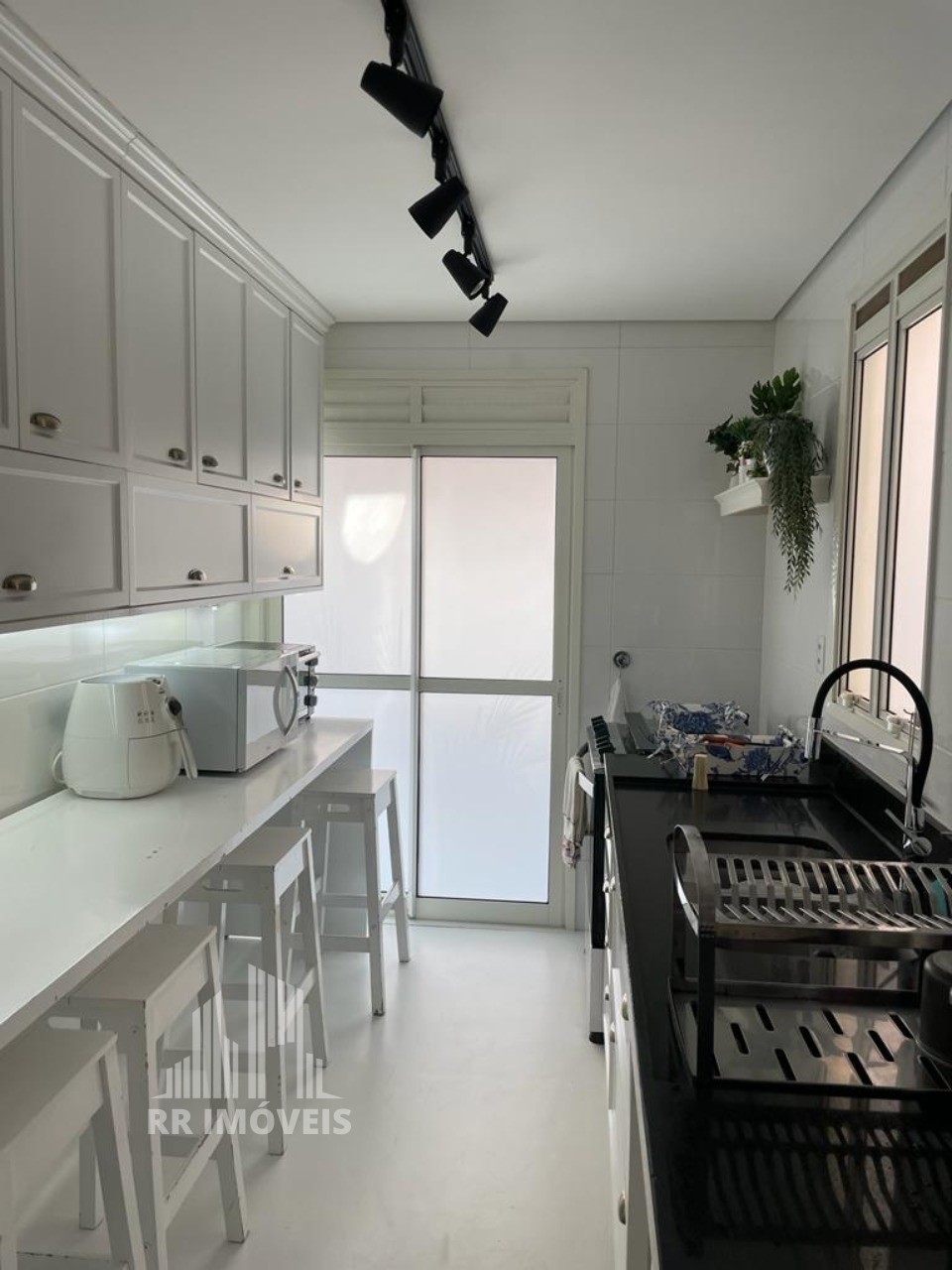 Apartamento à venda com 3 quartos, 200m² - Foto 4