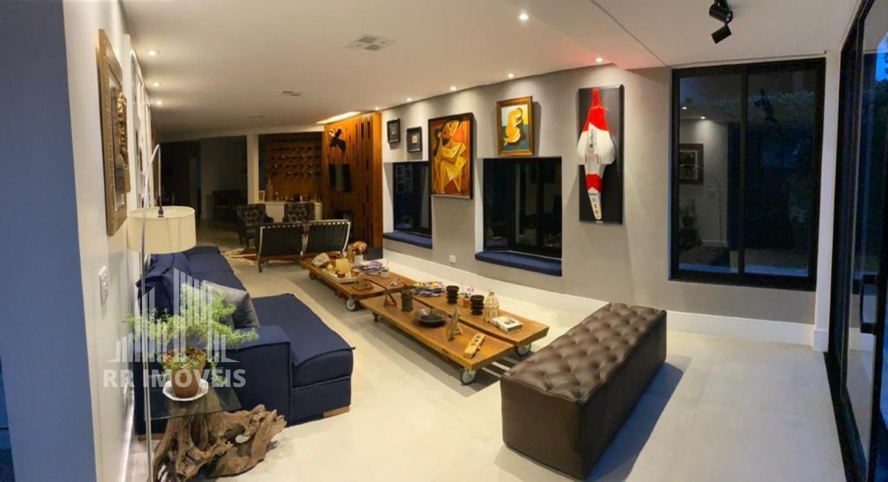 Casa à venda com 4 quartos, 331m² - Foto 1