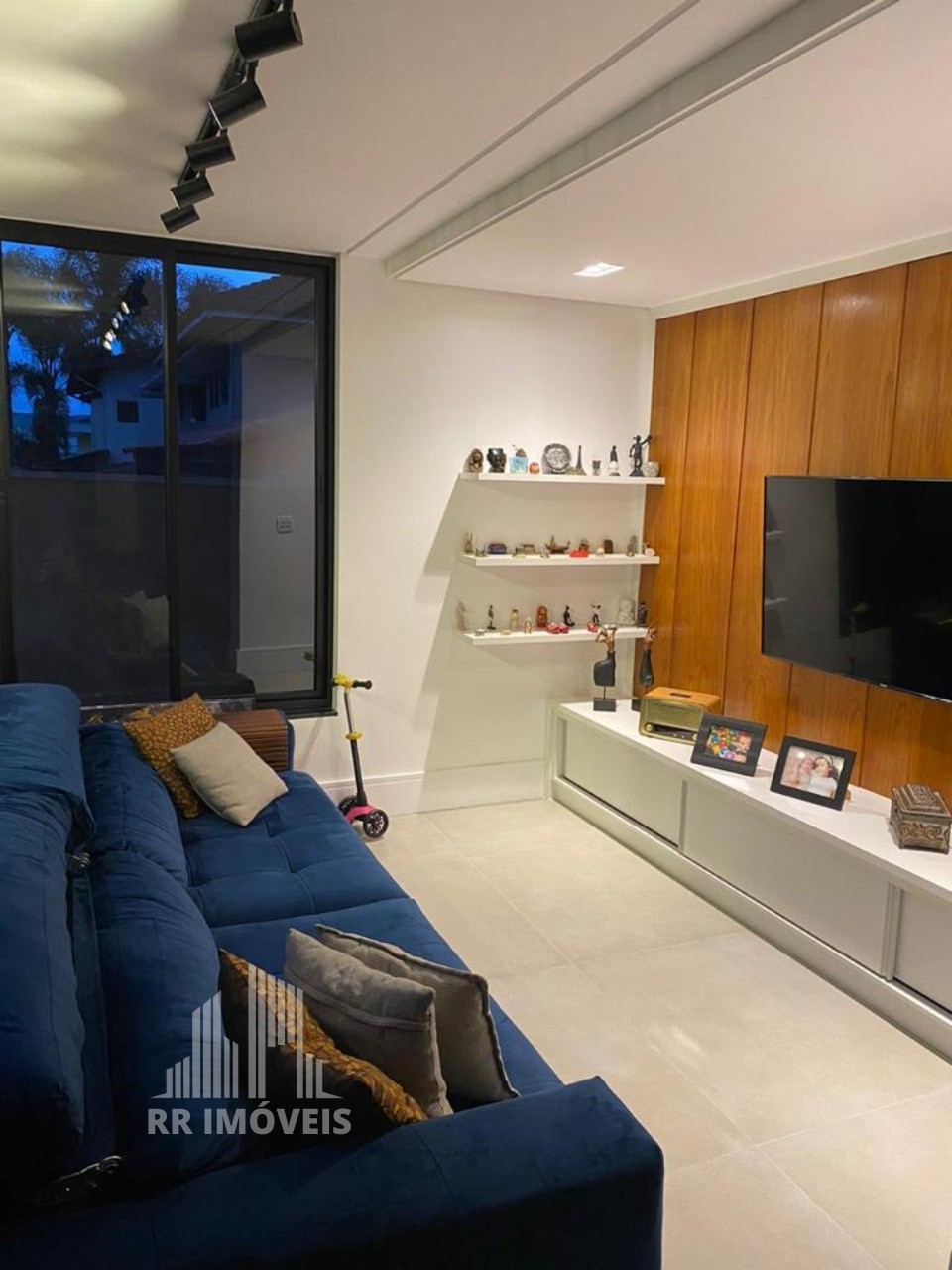 Casa à venda com 4 quartos, 331m² - Foto 3