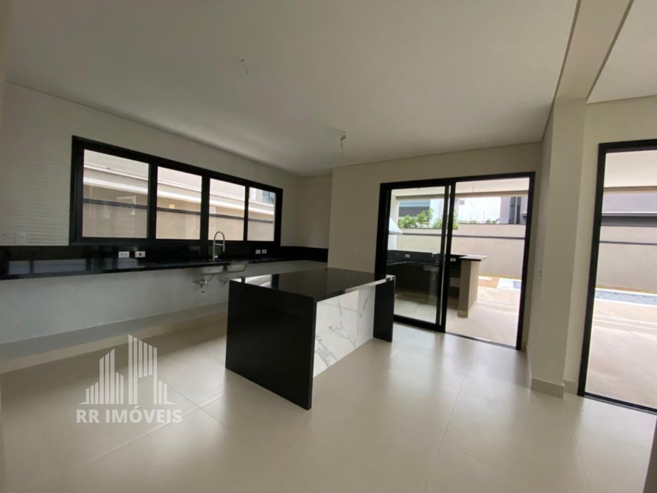 Casa à venda com 4 quartos, 365m² - Foto 11