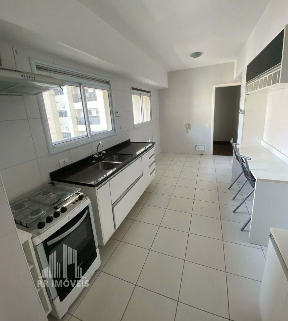 Apartamento à venda com 4 quartos, 212m² - Foto 8