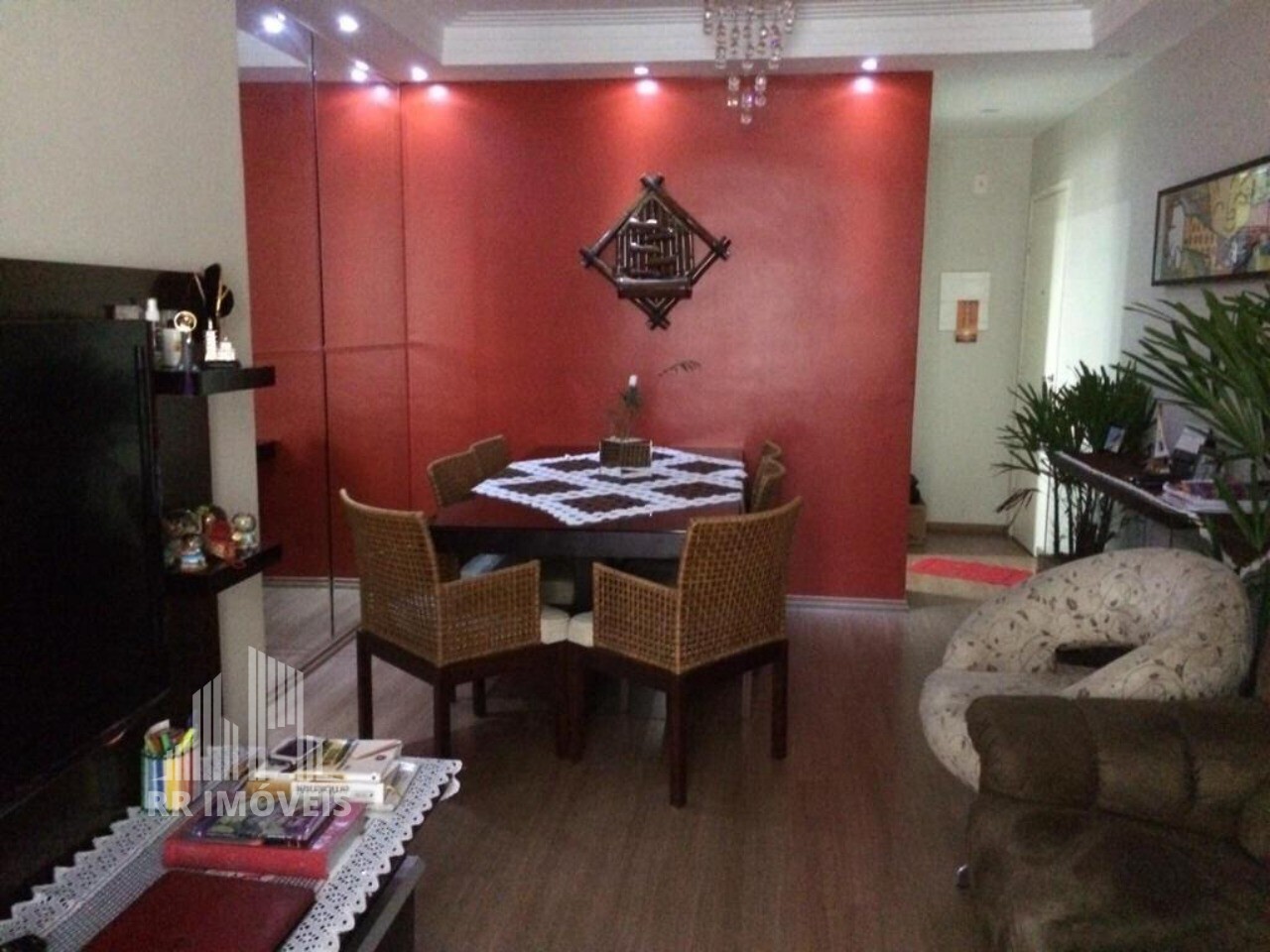 Apartamento à venda com 3 quartos, 80m² - Foto 2