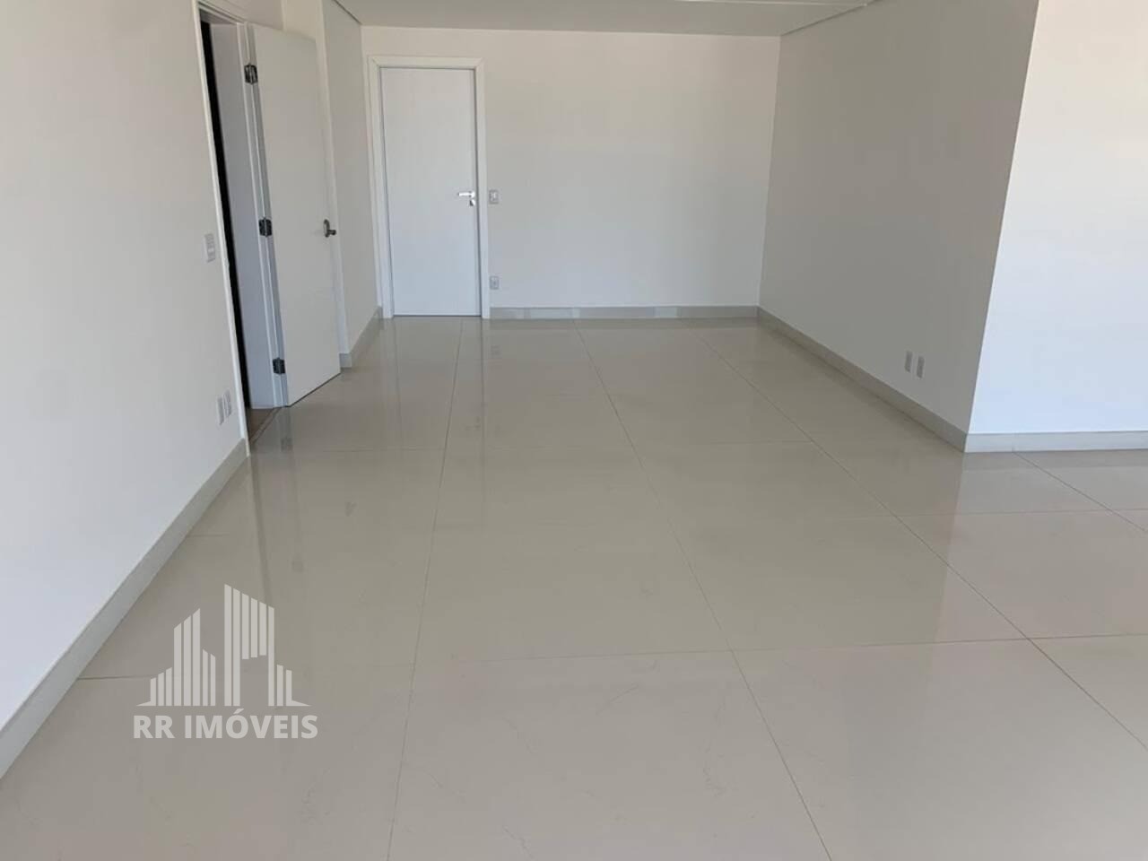 Apartamento à venda com 4 quartos, 653m² - Foto 3