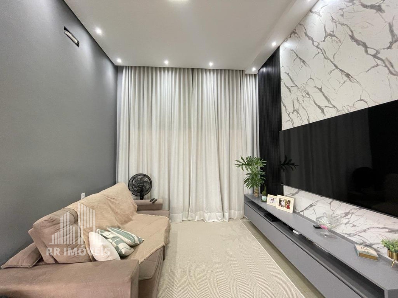 Casa à venda com 3 quartos, 180m² - Foto 2