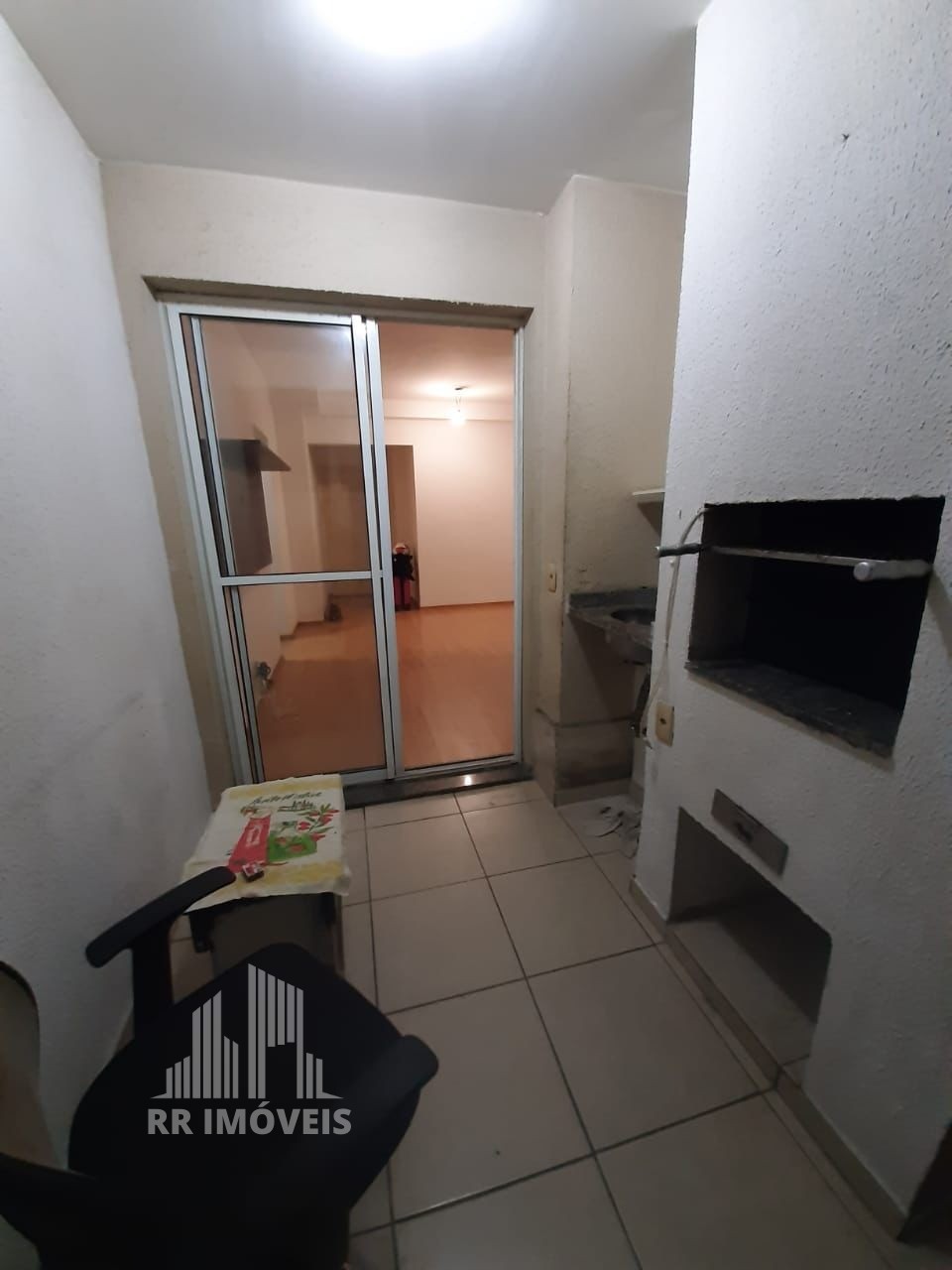 Apartamento à venda com 3 quartos, 103m² - Foto 2