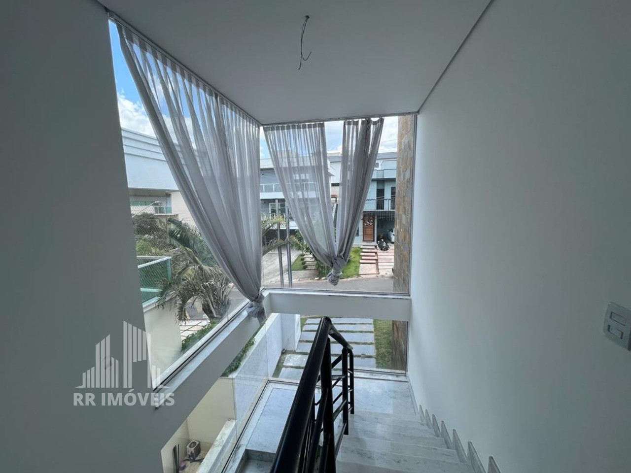 Casa à venda com 3 quartos, 299m² - Foto 2