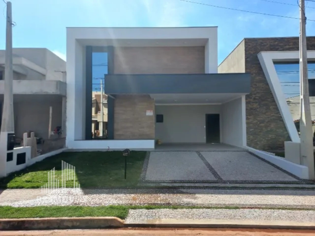 Casa à venda com 3 quartos, 173m² - Foto 1