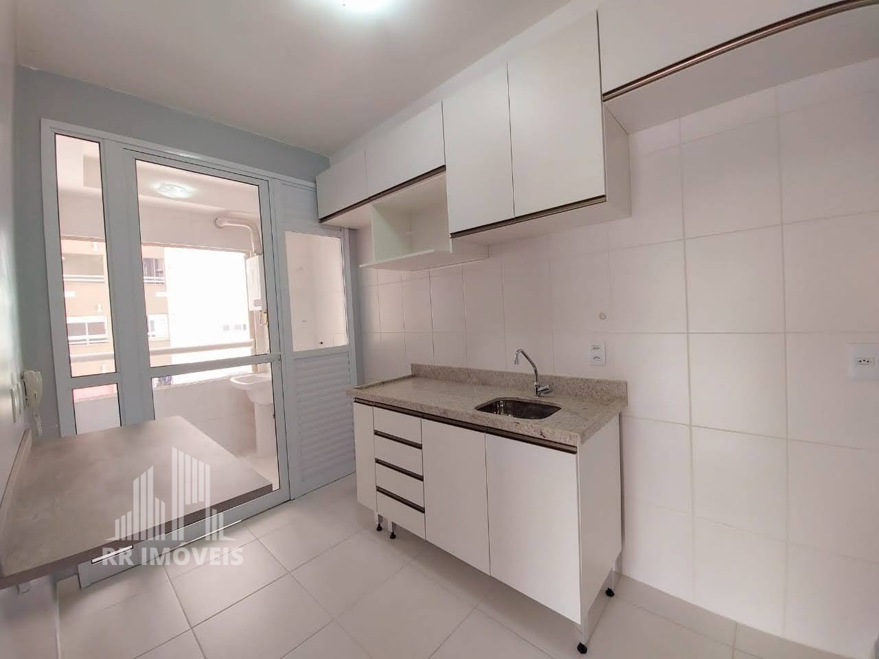 Apartamento à venda com 3 quartos, 71m² - Foto 1