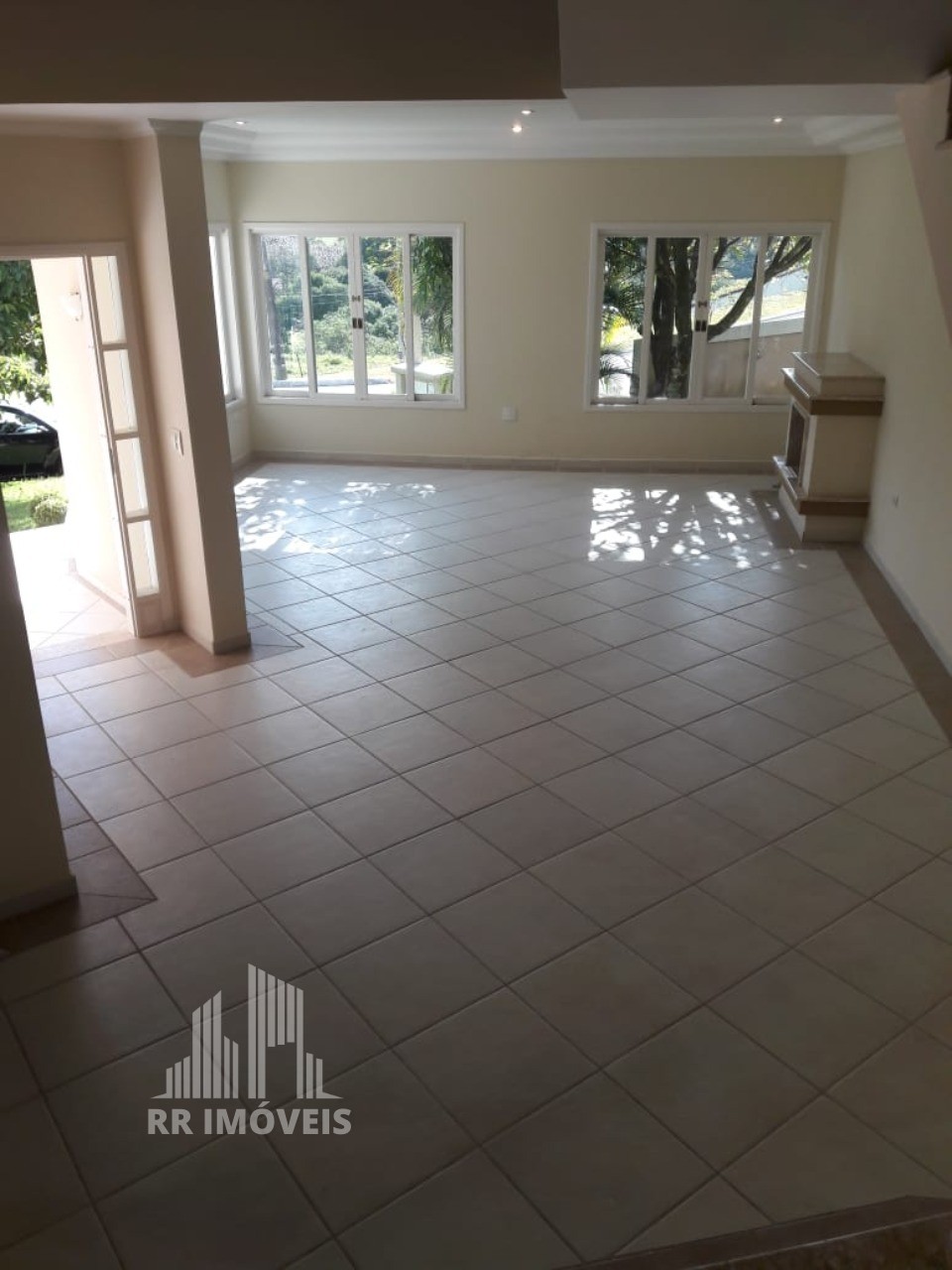 Casa à venda com 4 quartos, 350m² - Foto 3